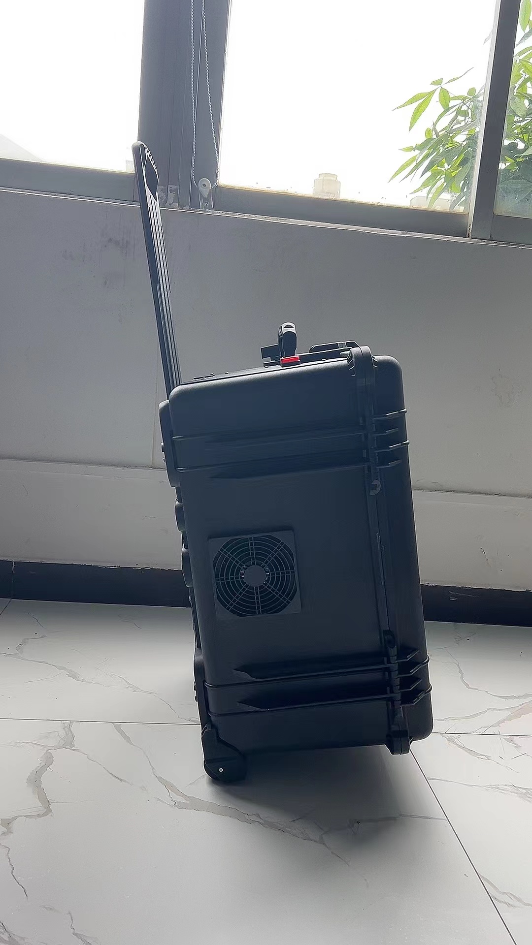 双滦手拉箱型移动通信干扰器